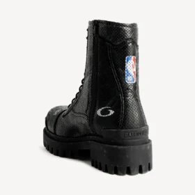 Balenciaga para homem | Bota Combat Strike em colaboração com a NBA, em preto