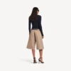Bermudas de senhora na cor duna