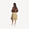 Blusão feminino de gola alta em castanho
