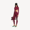 Body feminino com recortes em estilo techwear, em cor de vinho/água