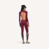 Body feminino com recortes em estilo techwear, em cor de vinho/água