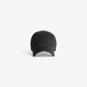 Boné feminino com tachas em preto