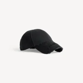 Boné feminino com tachas em preto