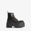 Botins de plataforma femininos «Strike» com pingentes em preto/multicolorido Botins de plataforma femininos «Strike» com pingentes em preto/multicolorido