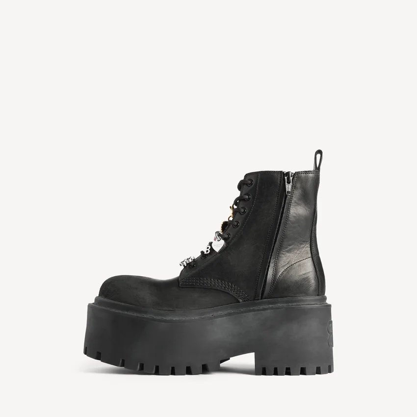 Botins de plataforma femininos «Strike» com pingentes em preto/multicolorido Botins de plataforma femininos «Strike» com pingentes em preto/multicolorido
