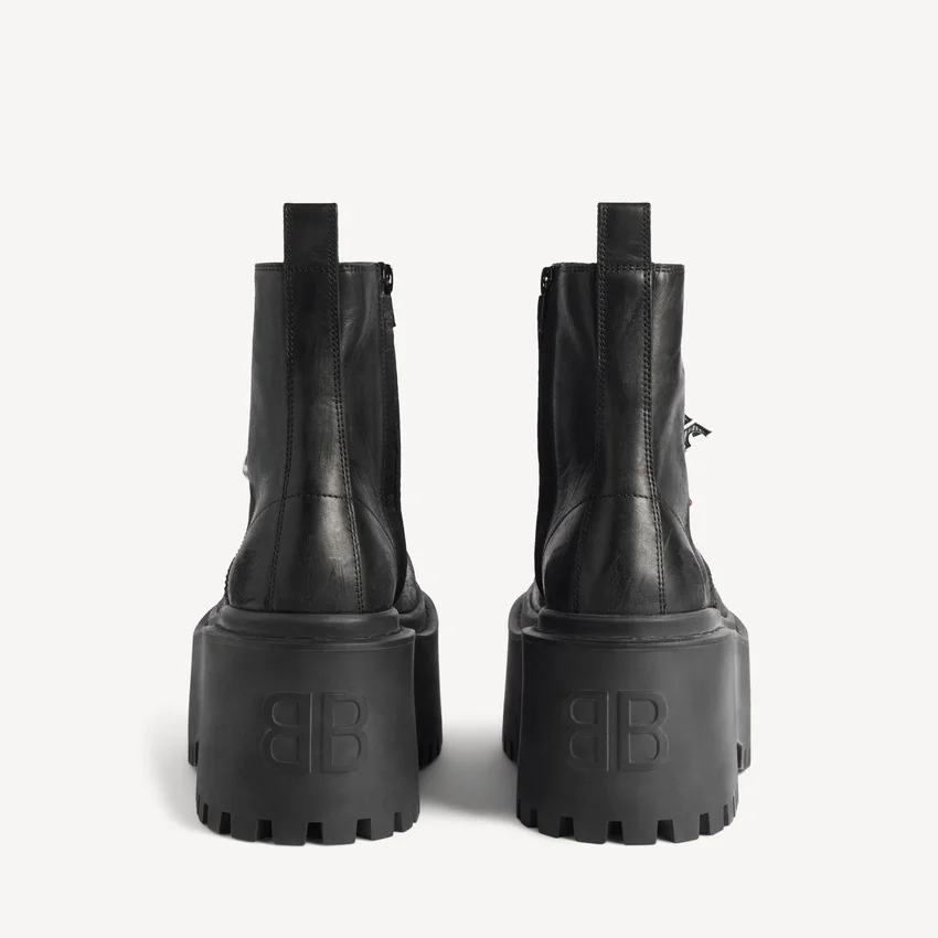 Botins de plataforma femininos «Strike» com pingentes em preto/multicolorido Botins de plataforma femininos «Strike» com pingentes em preto/multicolorido