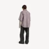 Camisa masculina com mangas invertidas em vermelho/azul-marinho