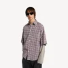 Camisa masculina com mangas invertidas em vermelho/azul-marinho