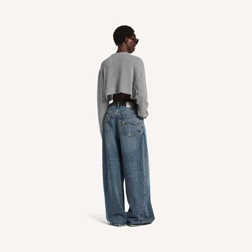 Camisola curta de gola redonda para mulher em cinzento mesclado Camisola curta de gola redonda para mulher em cinzento mesclado