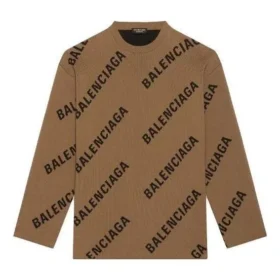 Camisola de malha de lã com gola redonda e logótipo por toda a peça «Castanho claro» 657401T32002900 Camisola de malha de lã com gola redonda e logótipo por toda a peça «Castanho claro» 657401T32002900