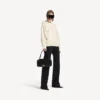 Camisola feminina de gola alta invertida em branco sujo