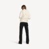 Camisola feminina de gola alta invertida em branco sujo