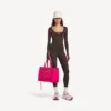 Camisola feminina de manga comprida, estilo «techwear», justa, em castanho cáqui/rosa néon