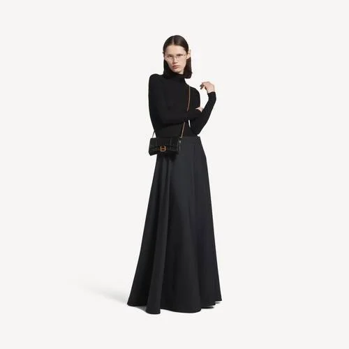 Carteira feminina em forma de Hourglass com corrente, em preto Carteira feminina em forma de Hourglass com corrente, em preto