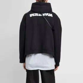 Hoodie com capuz Turn, corte largo «Preto» 674986TLVB49034
