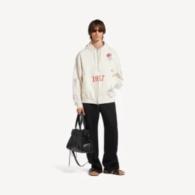 Hoodie oversized com capuz e fecho de correr para homem, com padrão de tatuagens, em creme Hoodie oversized com capuz e fecho de correr para homem, com padrão de tatuagens, em creme