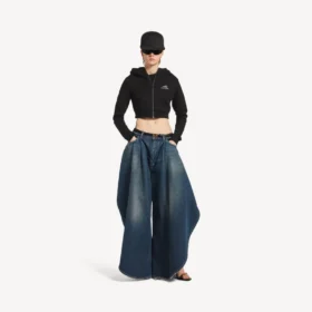 Hoodie «Techwear Cocoon» para mulher, em preto