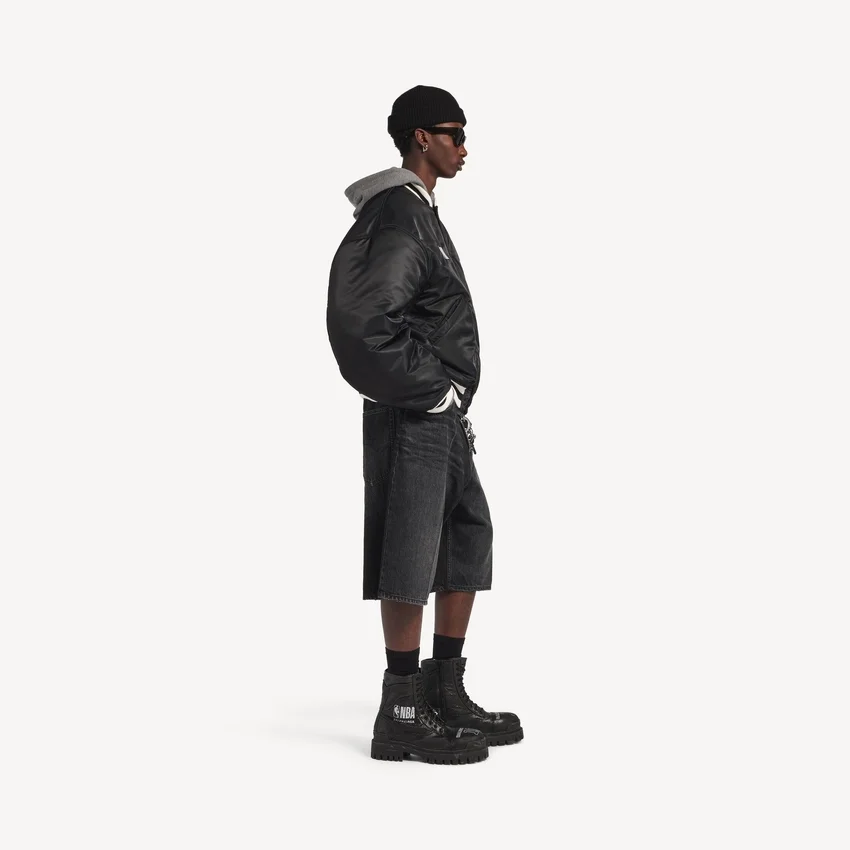 Jaqueta «Coach» de Balenciaga para homem | Colaboração com a NBA, em preto Jaqueta «Coach» de Balenciaga para homem | Colaboração com a NBA, em preto