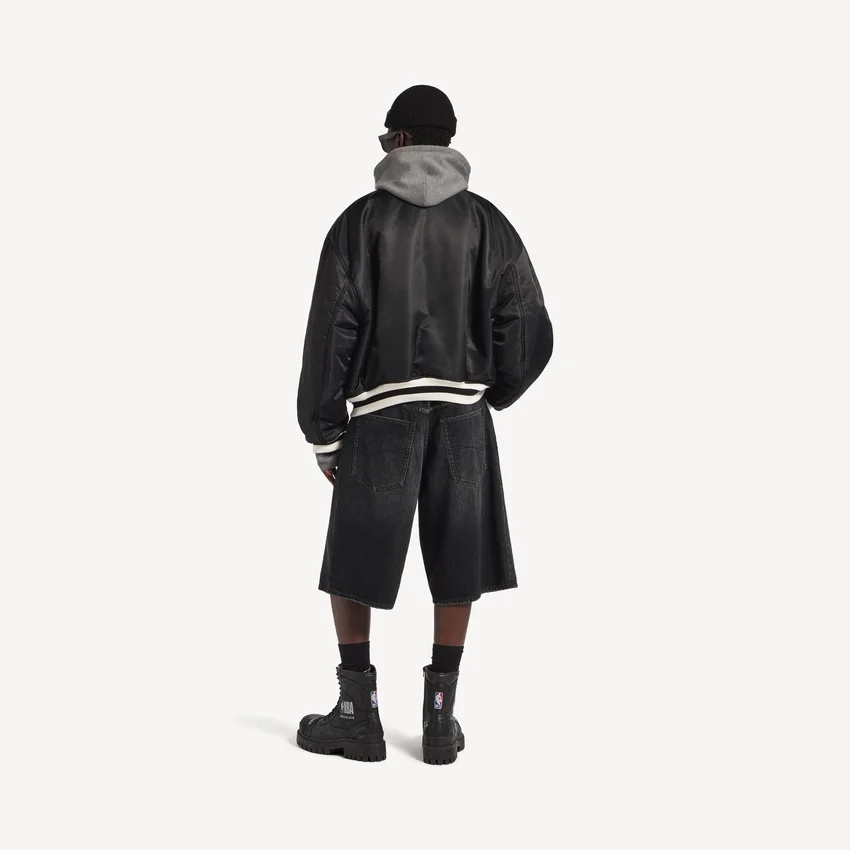 Jaqueta «Coach» de Balenciaga para homem | Colaboração com a NBA, em preto Jaqueta «Coach» de Balenciaga para homem | Colaboração com a NBA, em preto