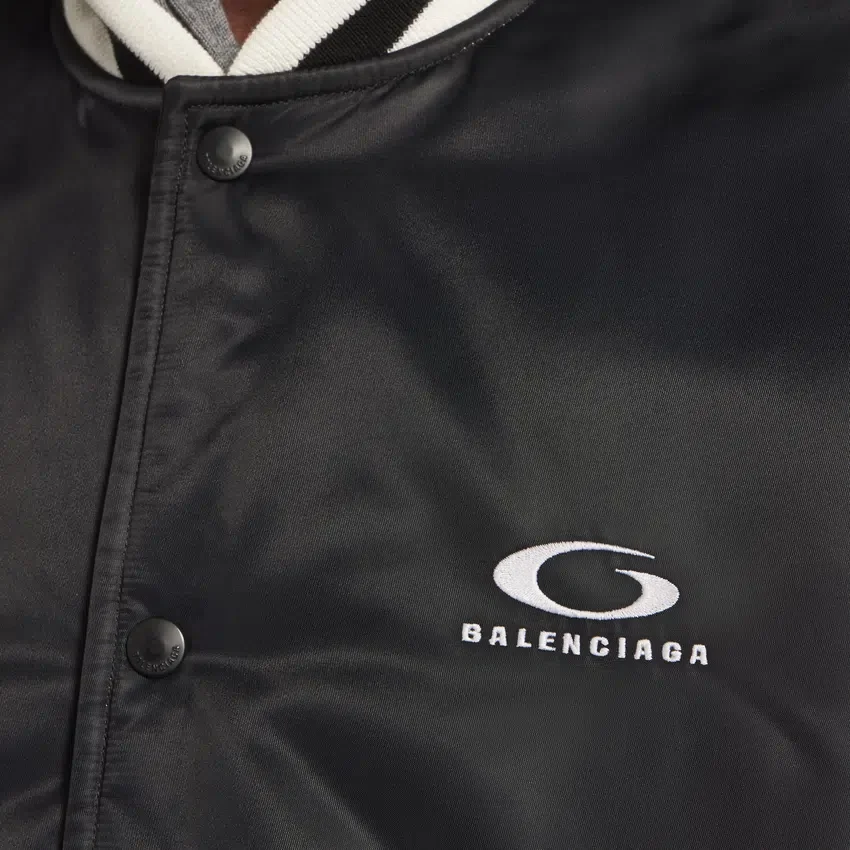 Jaqueta «Coach» de Balenciaga para homem | Colaboração com a NBA, em preto Jaqueta «Coach» de Balenciaga para homem | Colaboração com a NBA, em preto
