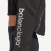 Jaqueta curta techwear para mulher em preto