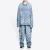 Jaqueta de Denim com logótipo em letra cursiva por toda a peça «Azul Claro Branco» 681690TJW904200