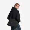 Mala tipo hobo Explorer para homem, em preto