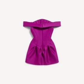 Mini-vestido feminino com ombros à mostra em roxo
