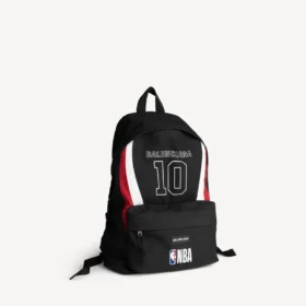 Mochila Explorer de Balenciaga para homem | Colaboração com a NBA em preto/branco/vermelho vermilhão