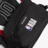 Mochila Explorer de Balenciaga para homem | Colaboração com a NBA em preto/branco/vermelho vermilhão