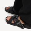 Mules com cinto para homem em preto