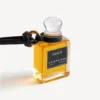 Pingente em forma de frasco de perfume em miniatura, na cor preta