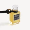 Pingente em forma de frasco de perfume em miniatura, na cor preta