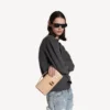 Pochette feminina em forma de Hourglass com corrente em nude