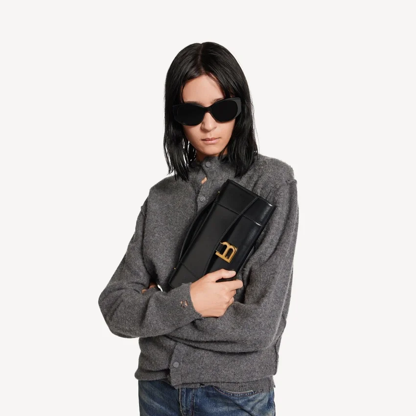 Pochette feminina em forma de Hourglass com corrente, em preto Pochette feminina em forma de Hourglass com corrente, em preto