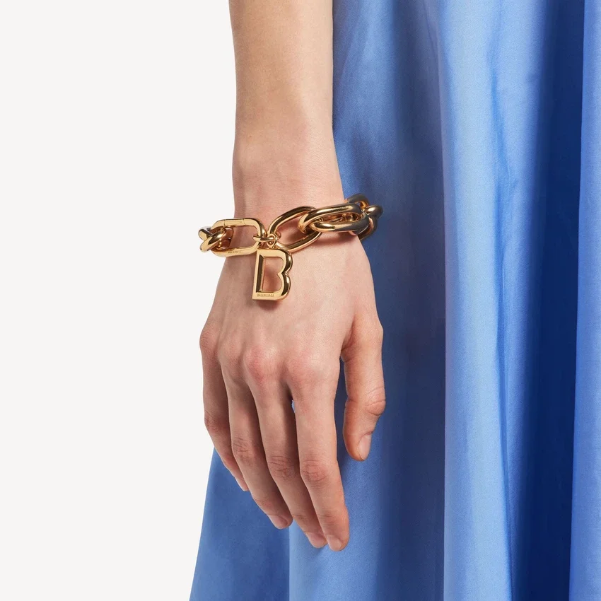Pulseira feminina com elos em ouro brilhante Pulseira feminina com elos em ouro brilhante