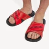 Sandálias desportivas de piscina para homem em preto/vermelho