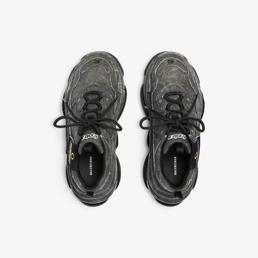 Sapatilha de lona Triple S para homem em preto Sapatilha de lona Triple S para homem em preto