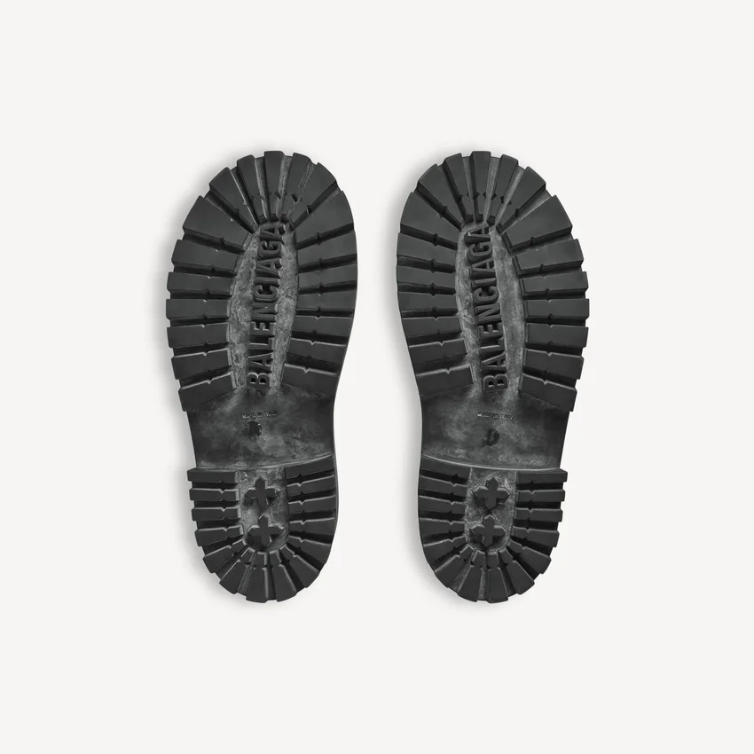 Sapatos Derby de plataforma «Strike» para mulher com pingentes, em preto/multicolorido Sapatos Derby de plataforma «Strike» para mulher com pingentes, em preto/multicolorido