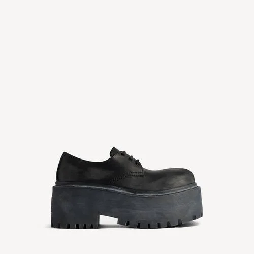 Sapatos Derby de plataforma «Strike» para mulher, em preto Sapatos Derby de plataforma «Strike» para mulher, em preto