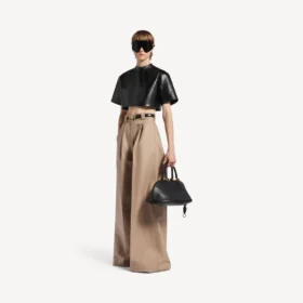 T-shirt curta para mulher em preto