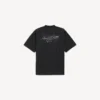 T-shirt masculina de corte médio com desenhos esboçados, em preto