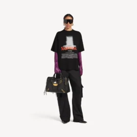 T-shirt oversized feminina «The Door» em preto