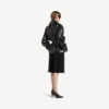 Trench curto com pregas para mulher, em preto
