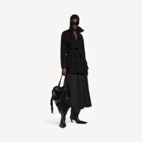 Trench curto feminino estilo casulo em preto