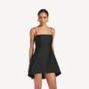 Vestido babydoll com alças para mulher, em preto